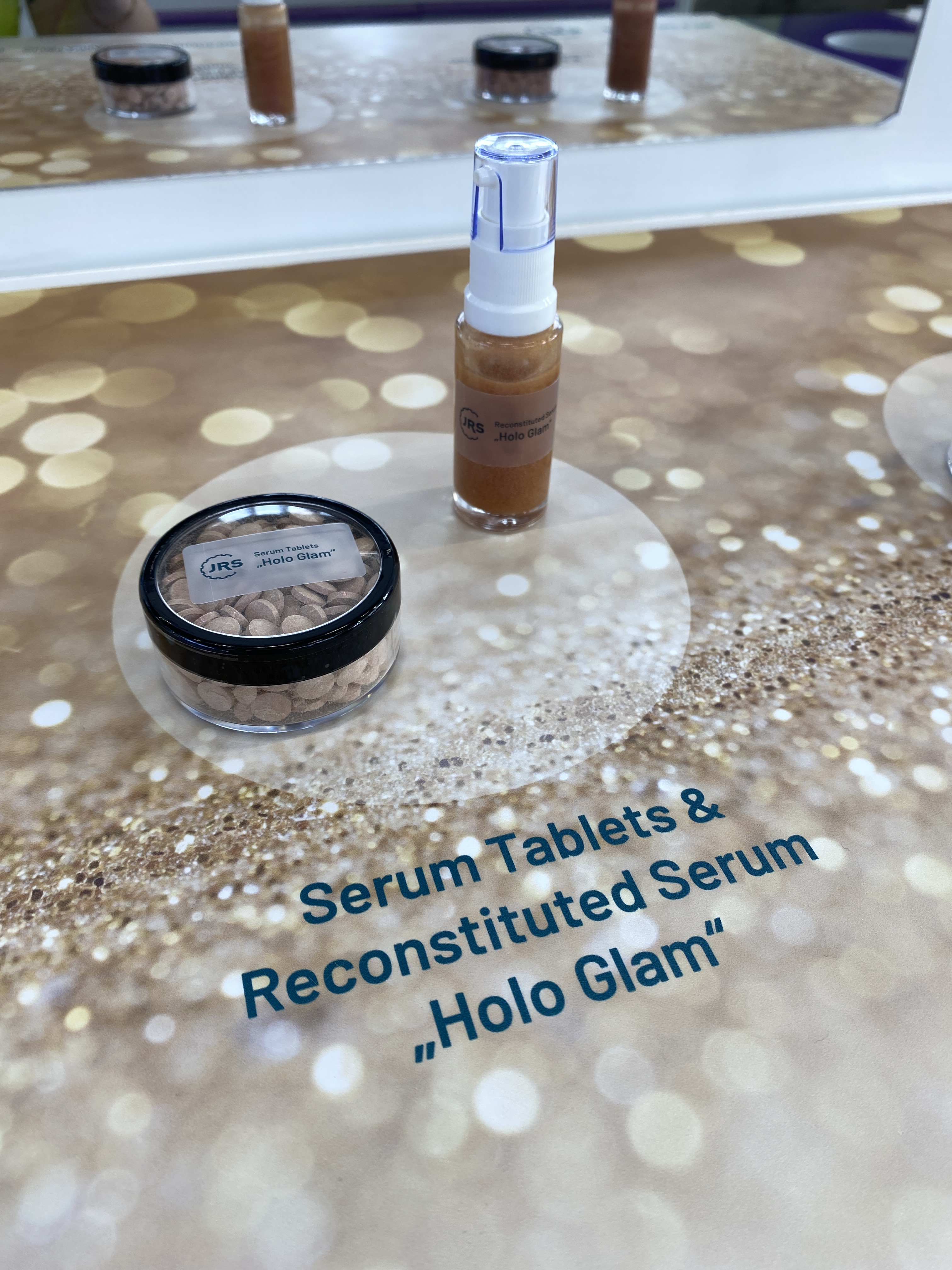 JRS gewinnt Award auf der in-cosmetics global 2025 für Serum-Tabletten 