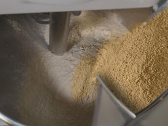 Einfach untermischen: trocken oder nass